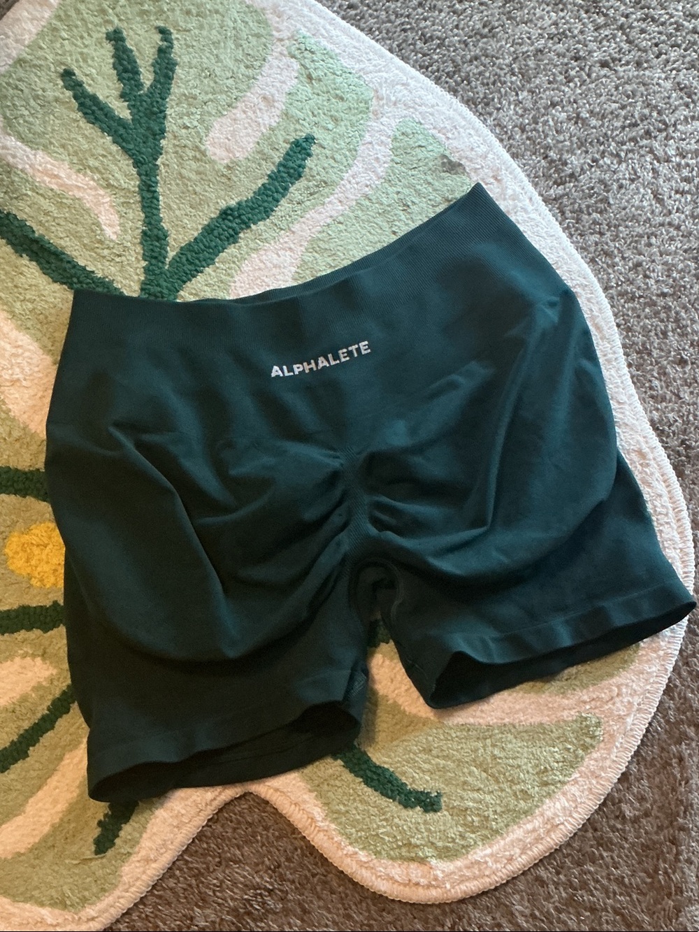 Alphalete Women's Deep Green Scrunch High-Waist Bike Shorts